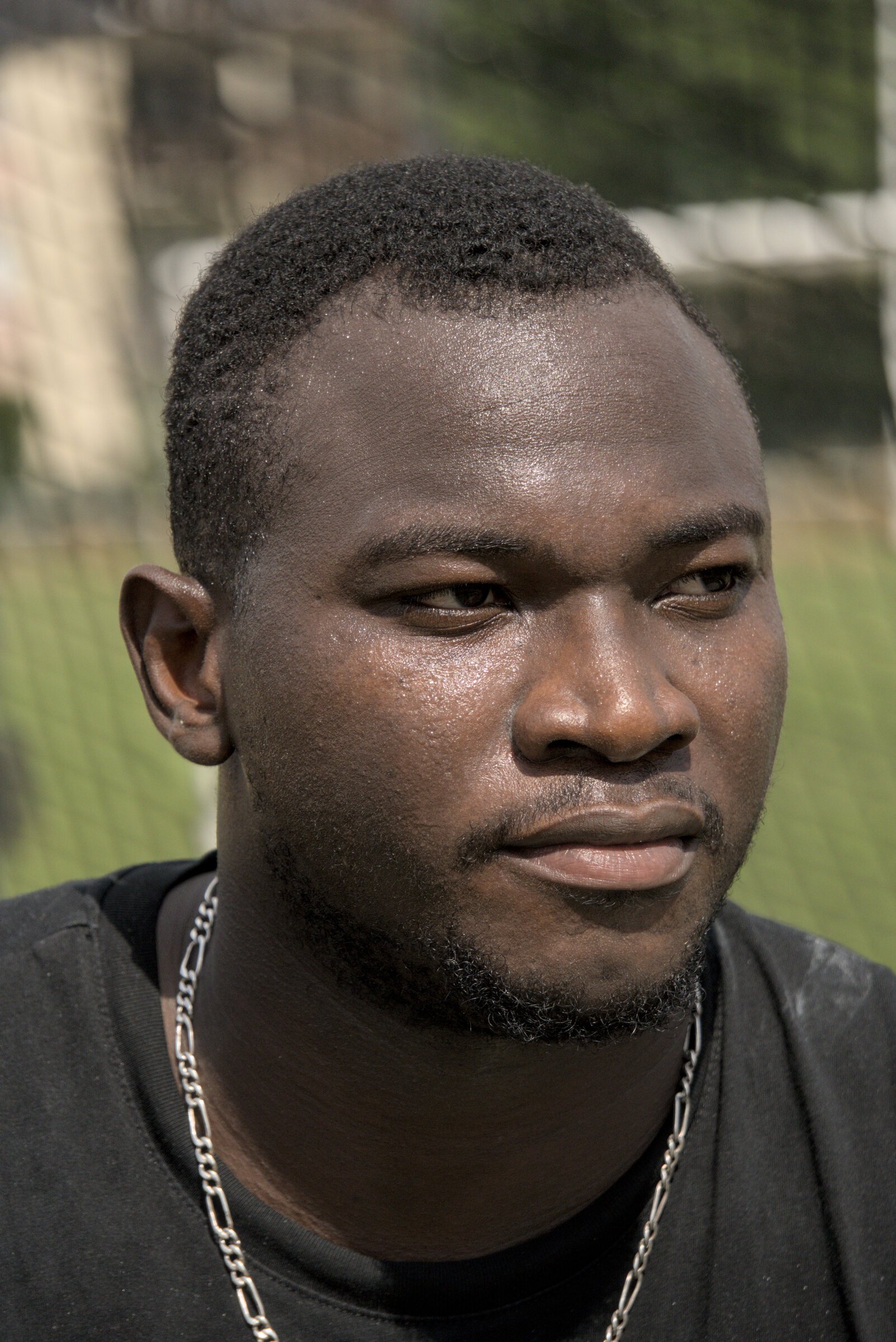 Portrait serré en extérieur